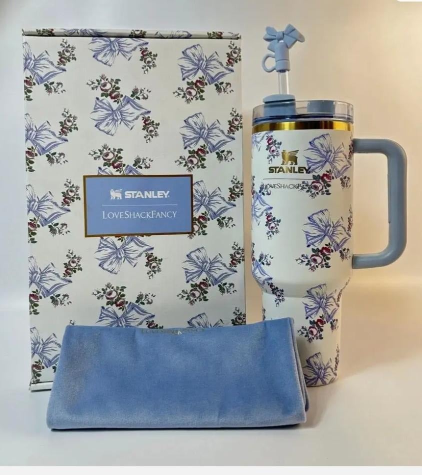 Stanley x LoveShackFancy Everblooming Rosettes 40 oz Quencher H2.0 FlowState Tumbler – Blue Floral