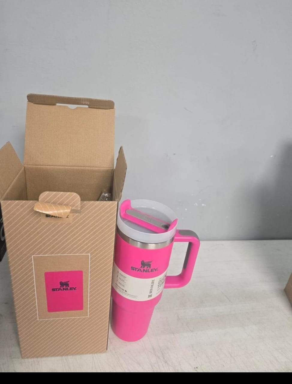 Stanley Quencher H2.0 FlowState Tumbler with Handle 40 oz – Pink